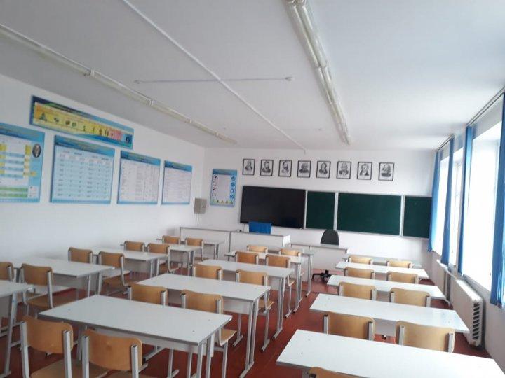 Физика  және химия кабинеттері